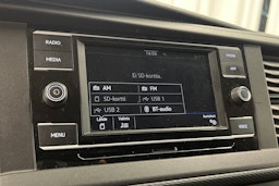 valkoinen Volkswagen Transporter 2021 kuva 26.