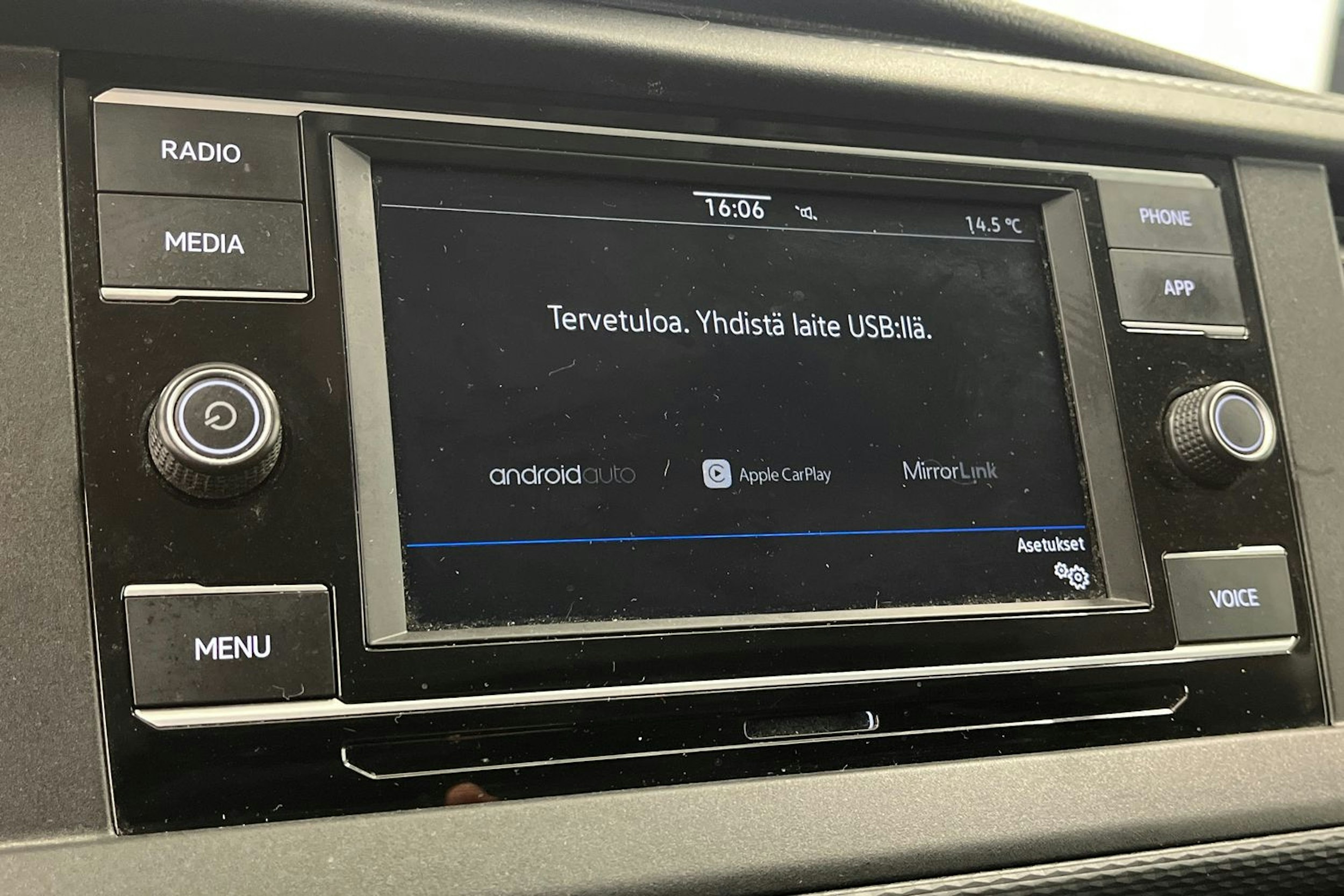 valkoinen Volkswagen Transporter 2021 kuva 28.