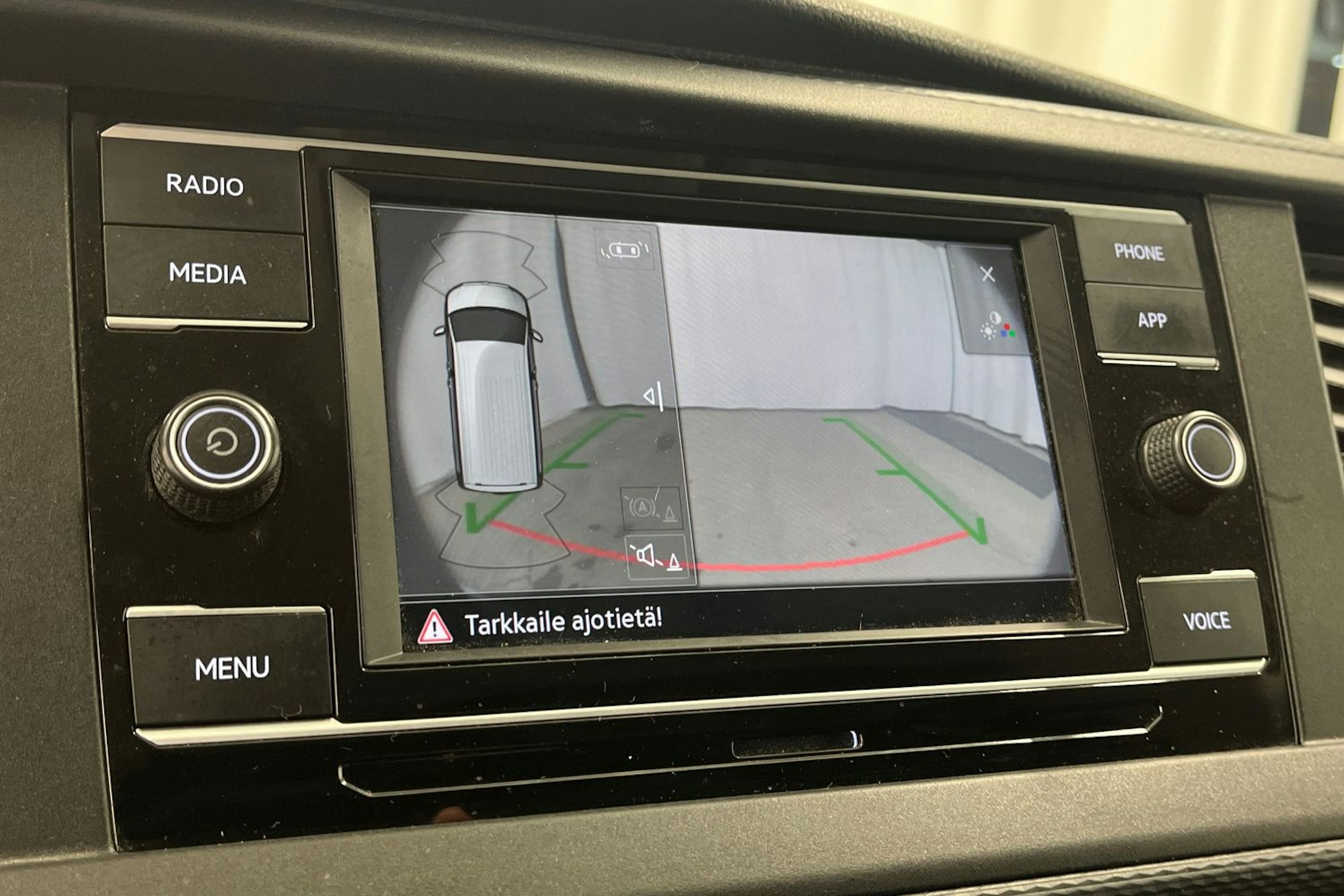 valkoinen Volkswagen Transporter 2021 kuva 29.