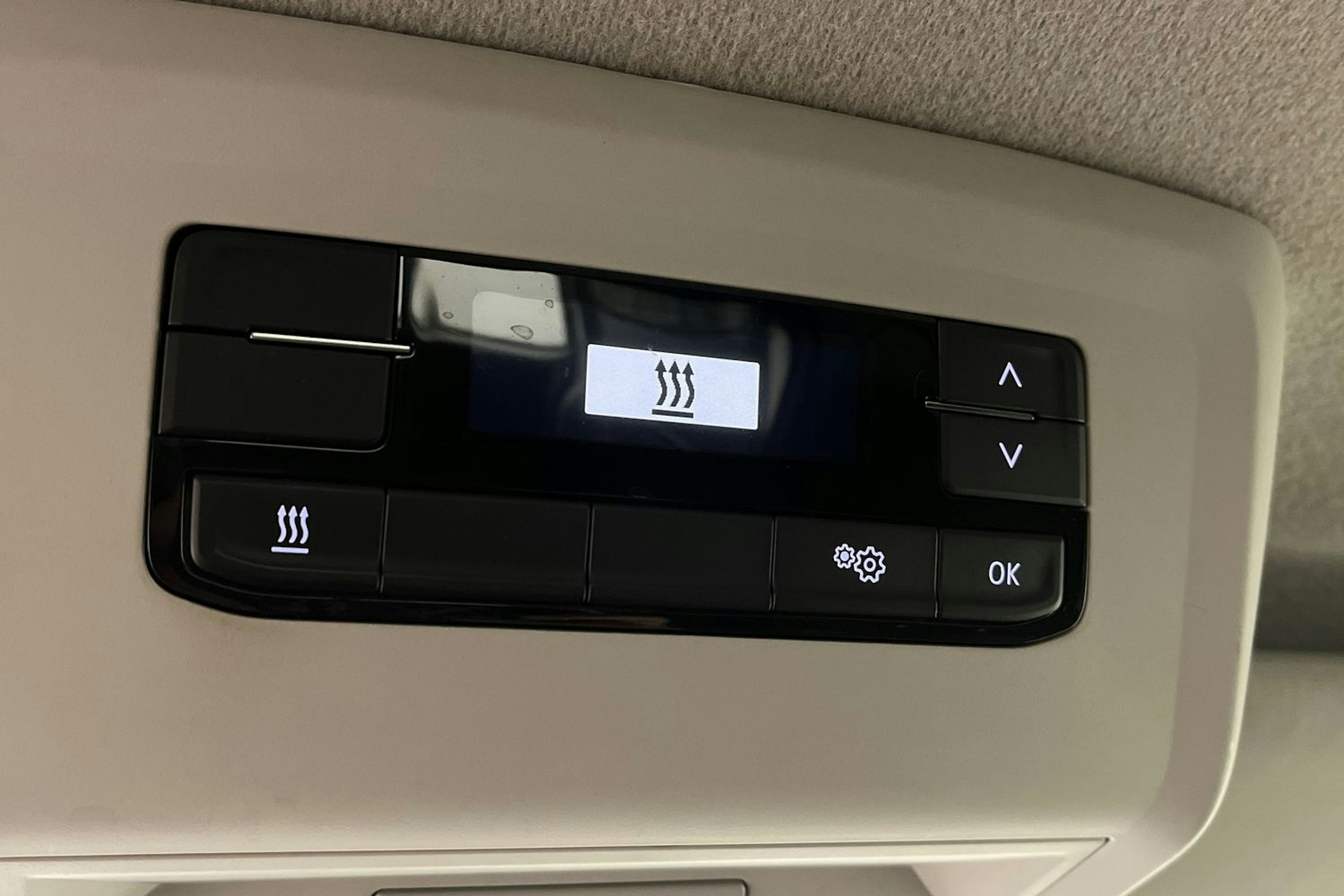 valkoinen Volkswagen Transporter 2021 kuva 30.