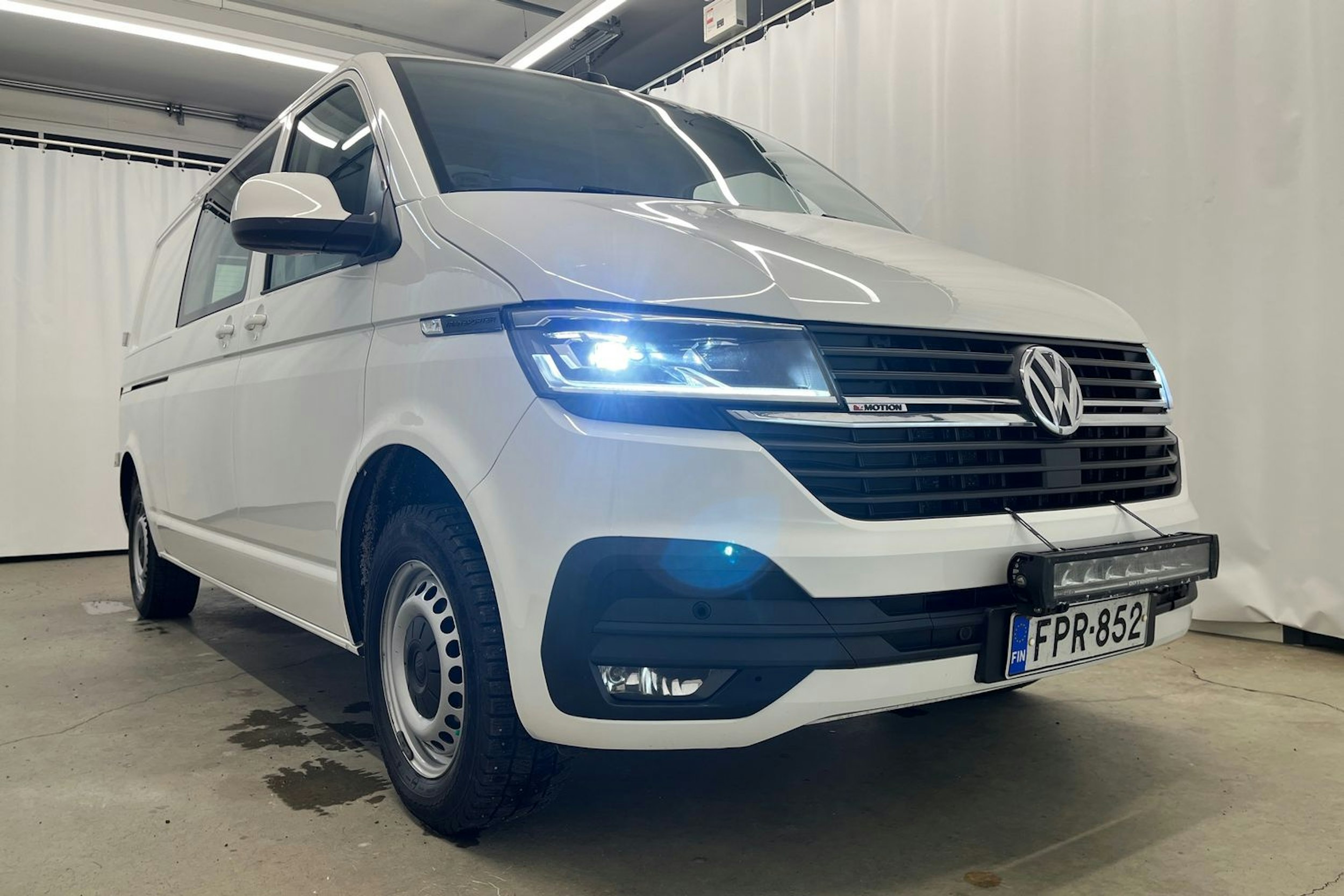 valkoinen Volkswagen Transporter 2021 kuva 31.