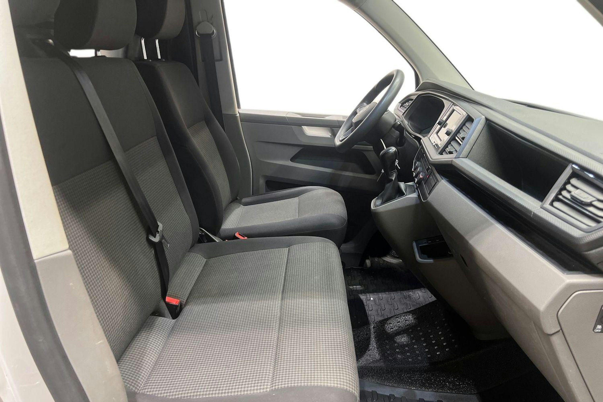 Valkoinen Volkswagen TRANSPORTER 2021 kuva 11.