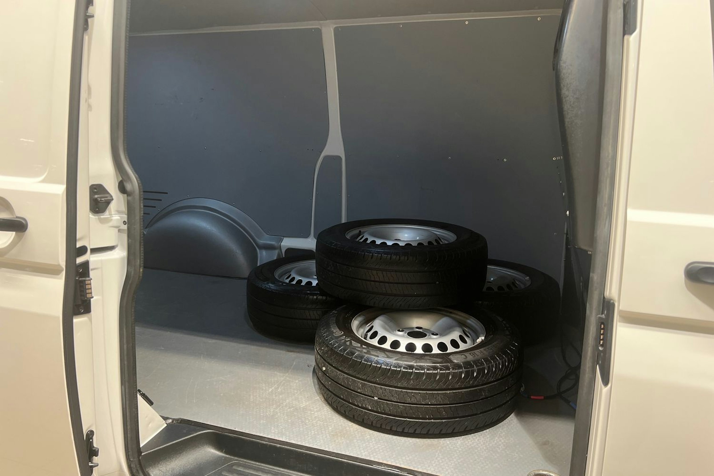 Valkoinen Volkswagen TRANSPORTER 2021 kuva 16.