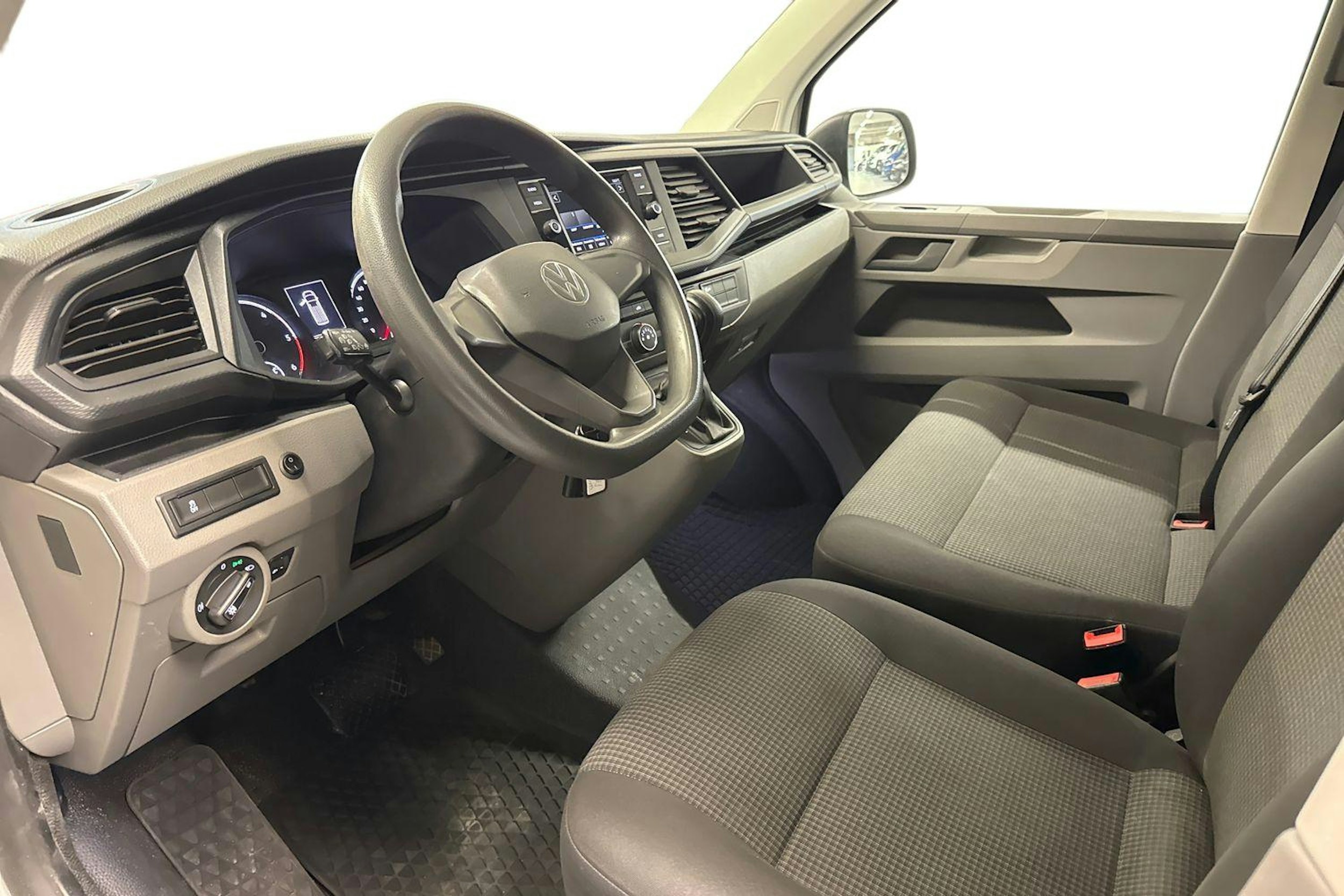 valkoinen Volkswagen Transporter 2021 kuva 8.