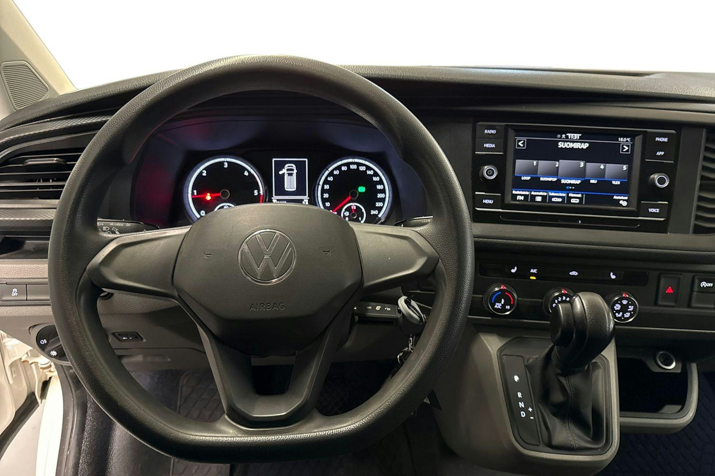 valkoinen Volkswagen Transporter 2021 kuva 9.