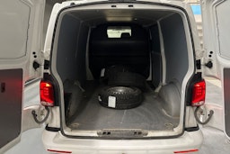 valkoinen Volkswagen Transporter 2021 kuva 15.