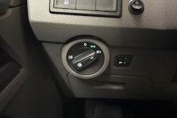 valkoinen Volkswagen Transporter 2021 kuva 17.