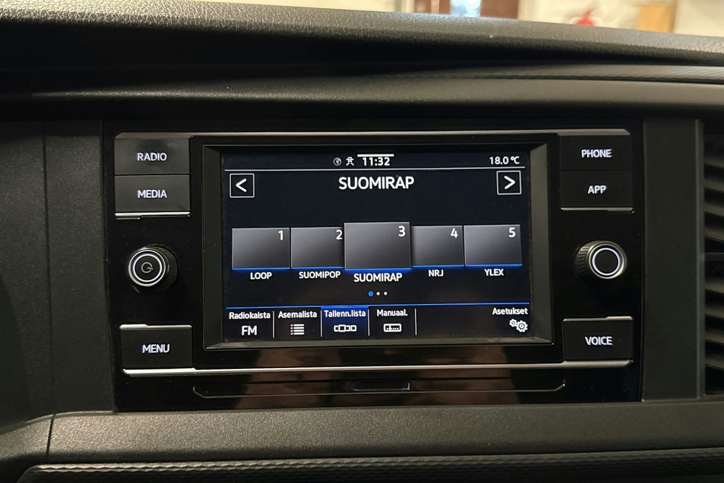 valkoinen Volkswagen Transporter 2021 kuva 19.