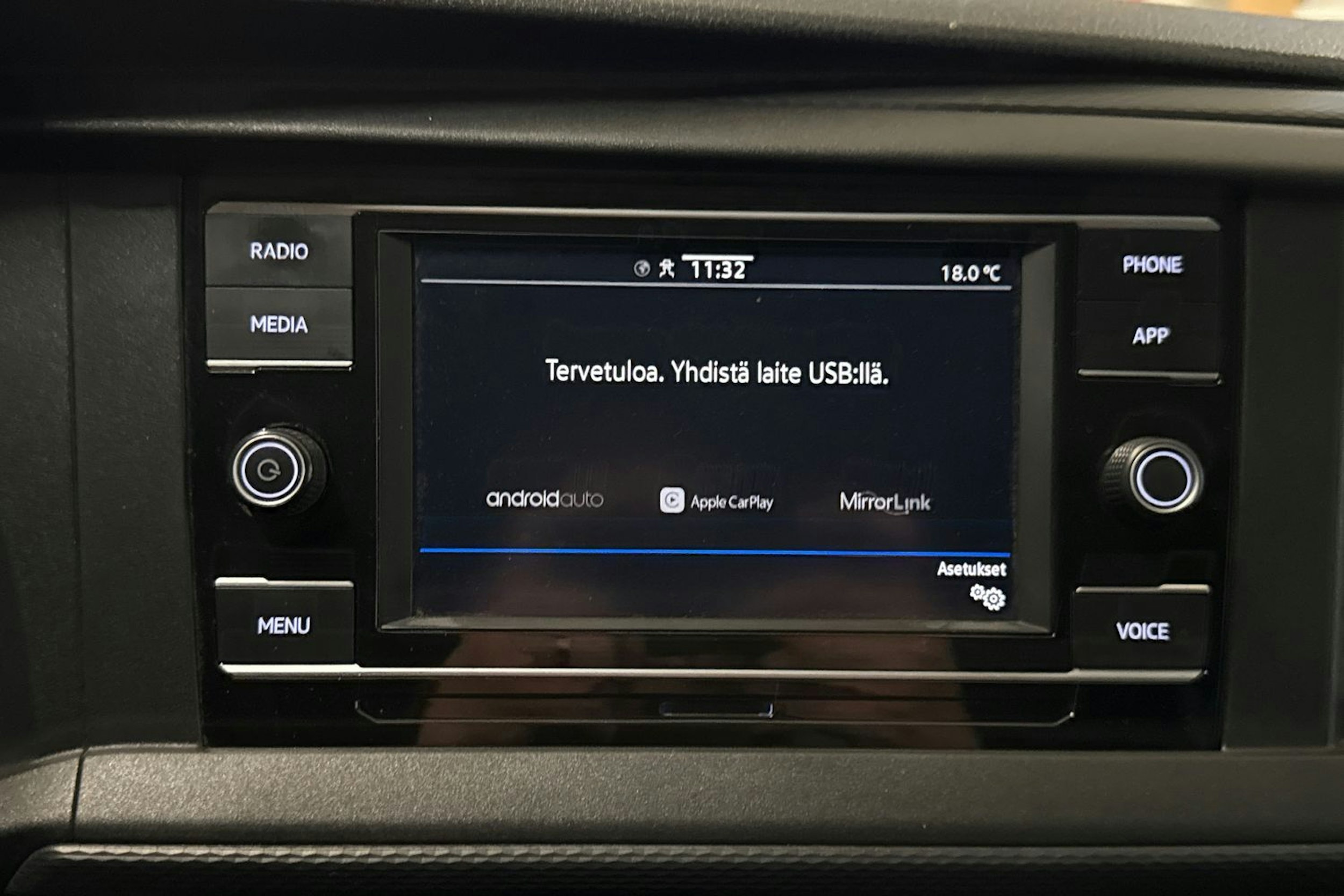 valkoinen Volkswagen Transporter 2021 kuva 20.