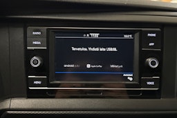 valkoinen Volkswagen Transporter 2021 kuva 20.