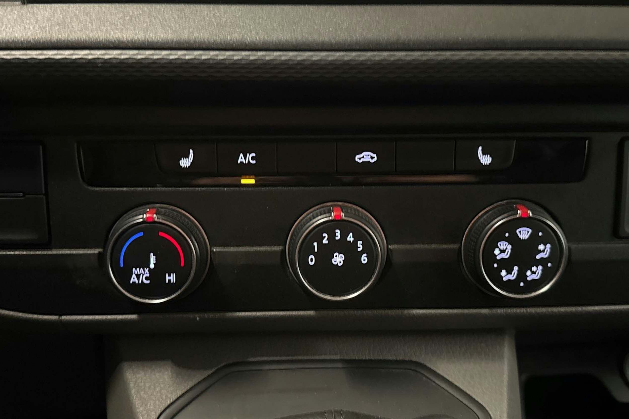 valkoinen Volkswagen Transporter 2021 kuva 22.