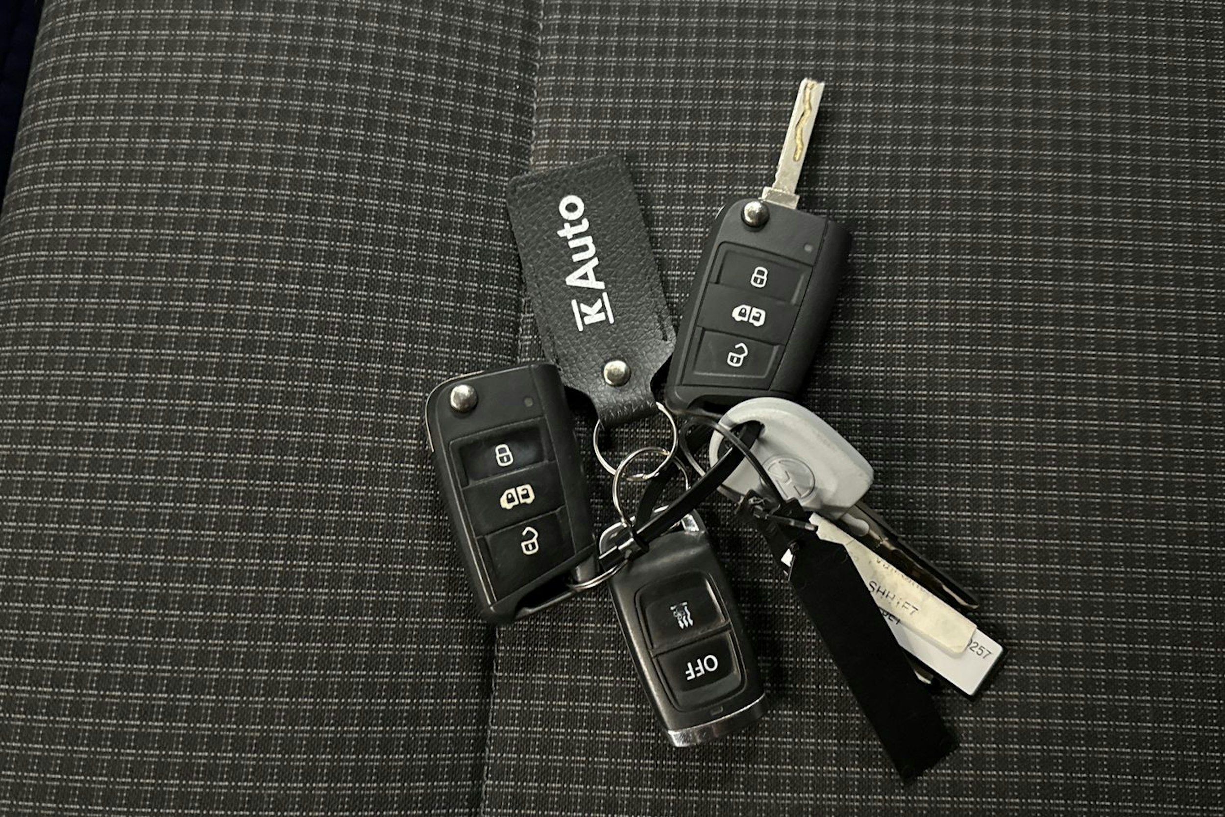 valkoinen Volkswagen Transporter 2021 kuva 25.