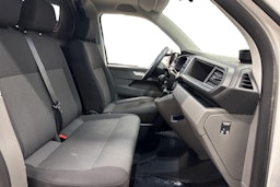 valkoinen Volkswagen Transporter 2021 kuva 8.