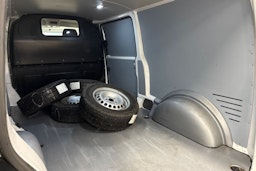 valkoinen Volkswagen Transporter 2021 kuva 12.