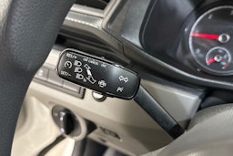 valkoinen Volkswagen Transporter 2021 kuva 13.