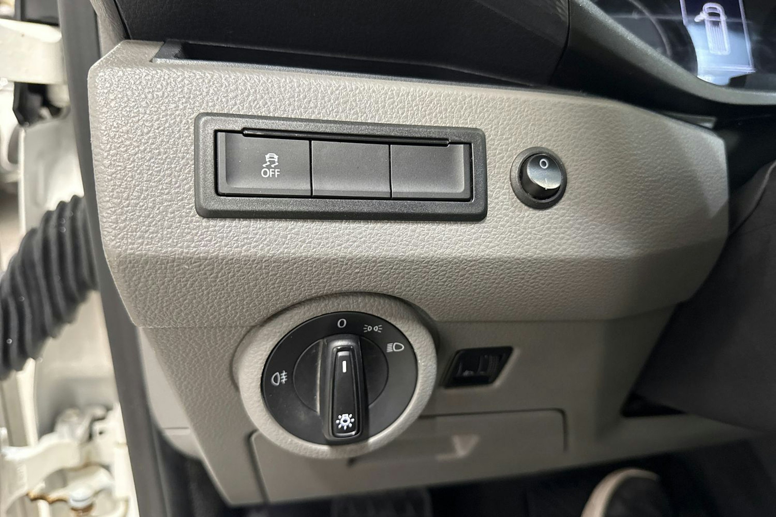valkoinen Volkswagen Transporter 2021 kuva 14.