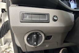 valkoinen Volkswagen Transporter 2021 kuva 14.