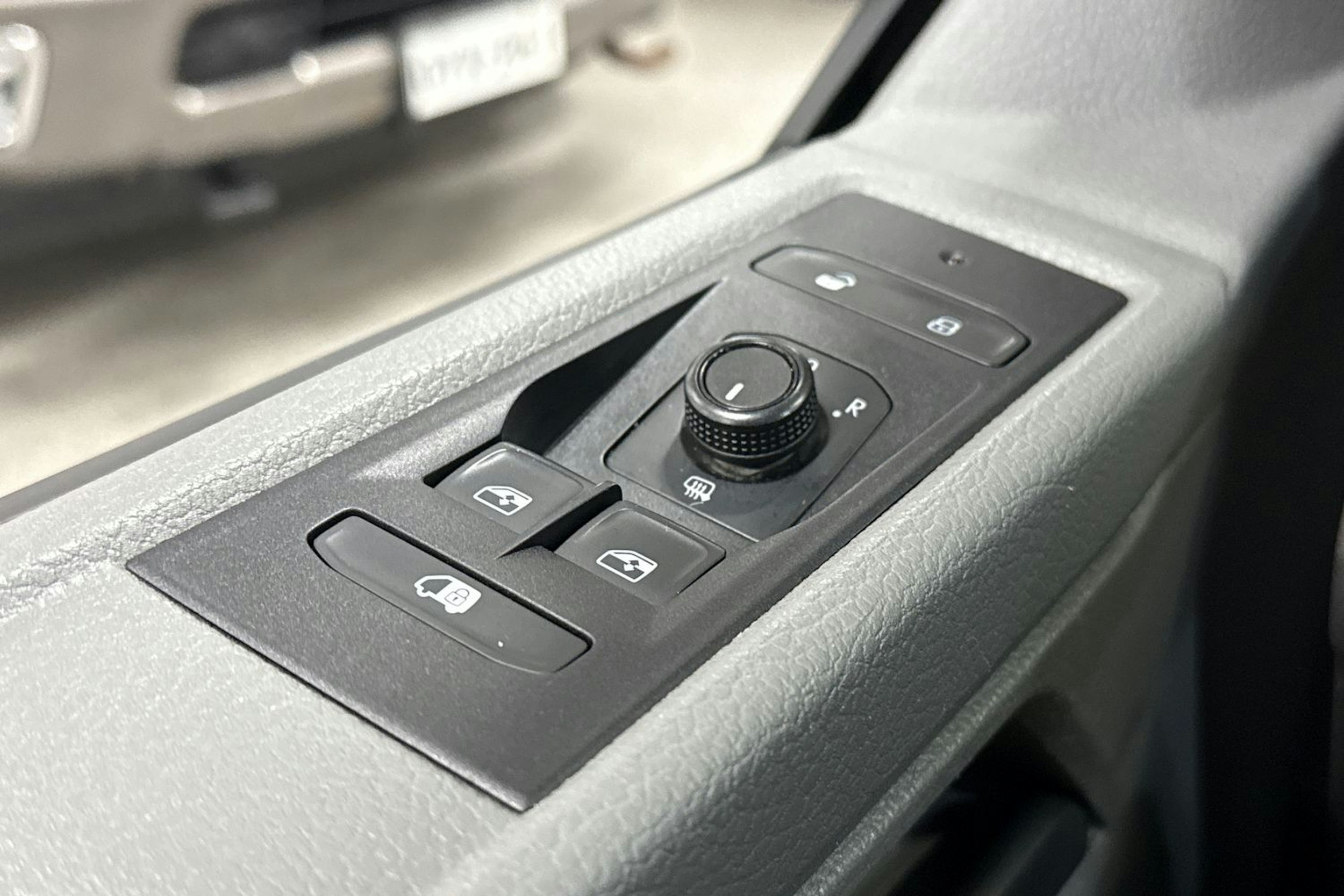 valkoinen Volkswagen Transporter 2021 kuva 15.