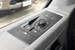valkoinen Volkswagen Transporter 2021 kuva 15.