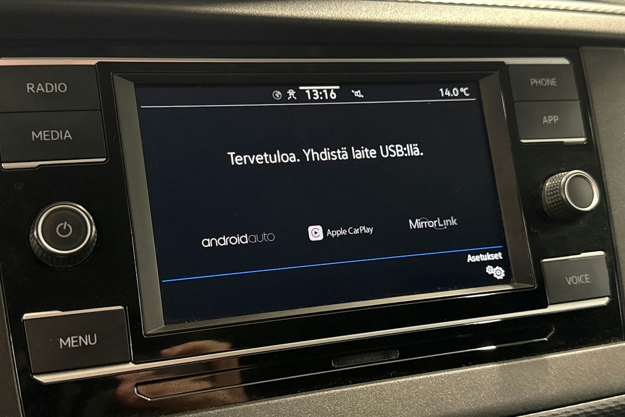 valkoinen Volkswagen Transporter 2021 kuva 17.