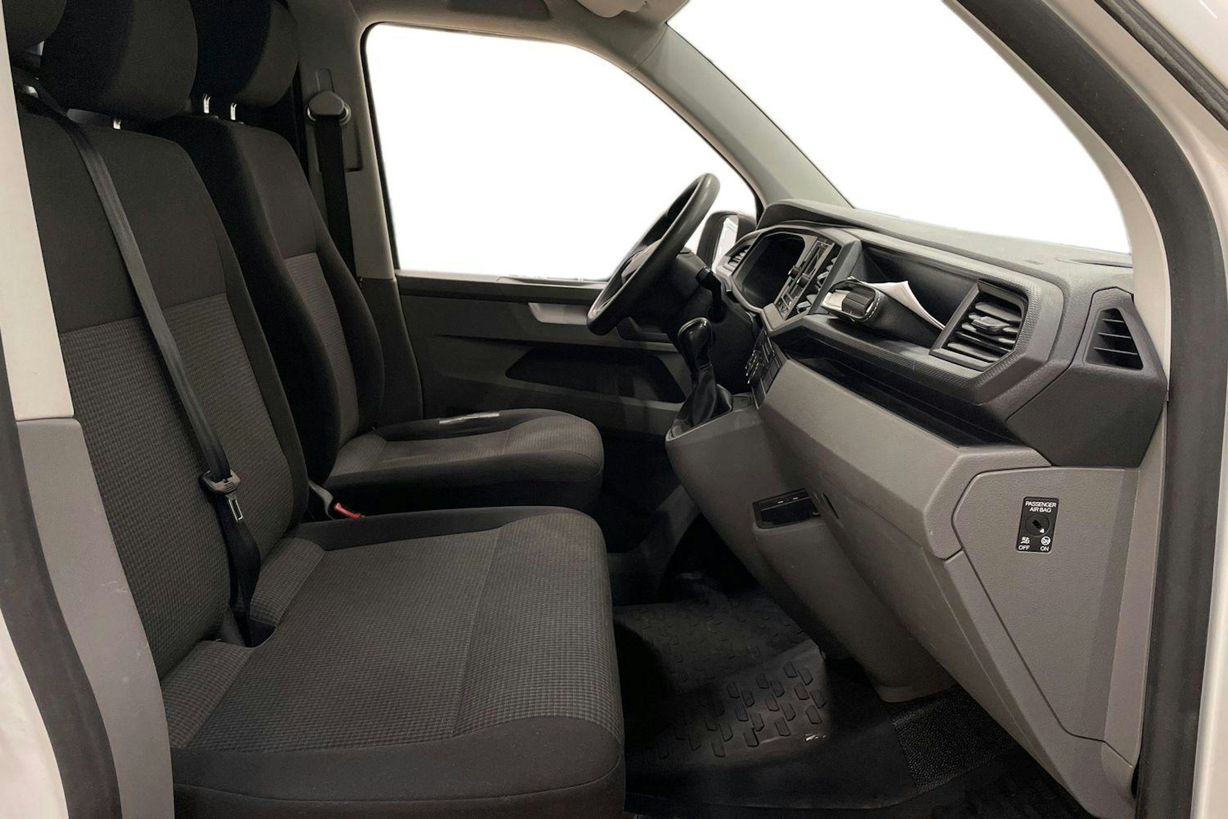 valkoinen Volkswagen Transporter 2021 kuva 8.
