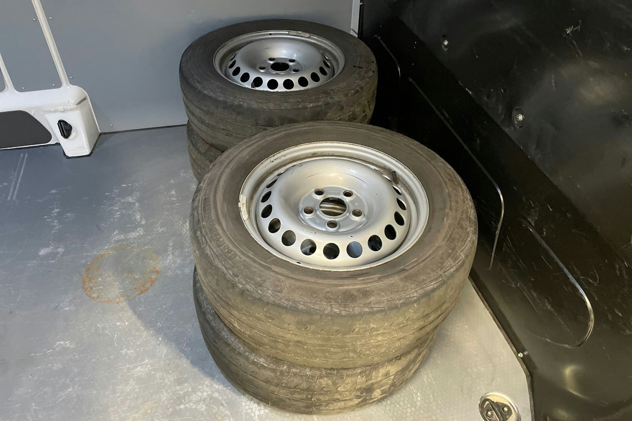 valkoinen Volkswagen Transporter 2021 kuva 12.