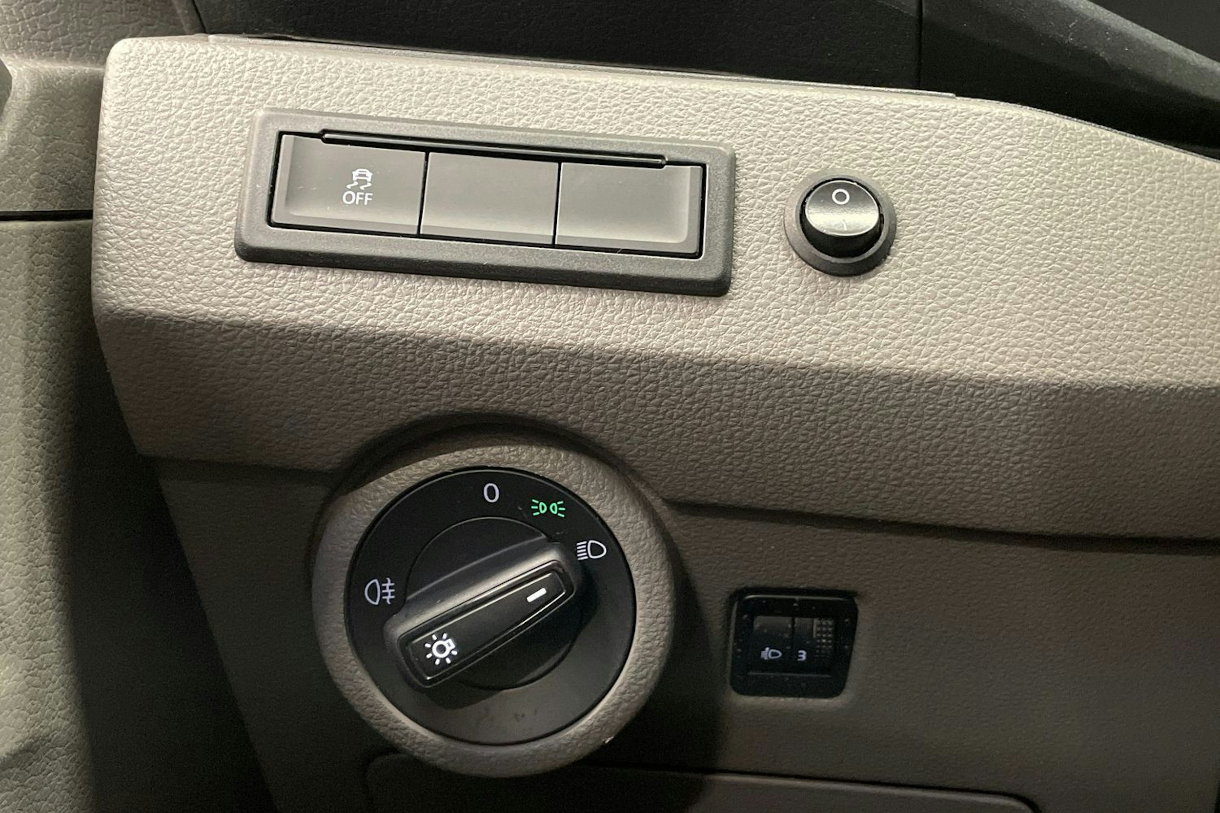 valkoinen Volkswagen Transporter 2021 kuva 14.