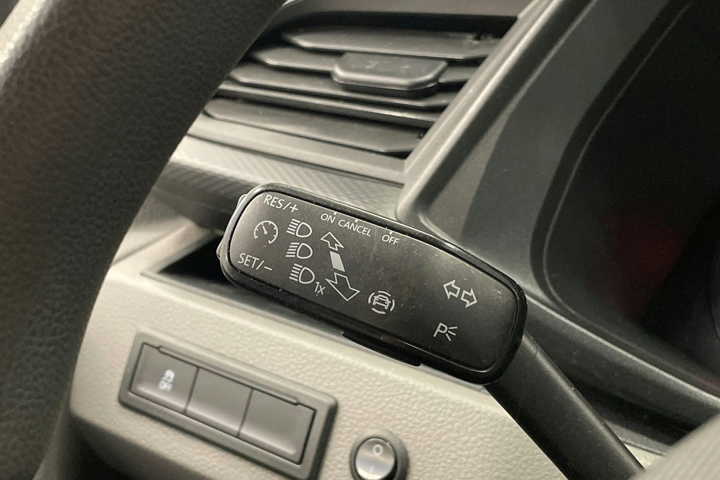 valkoinen Volkswagen Transporter 2021 kuva 15.