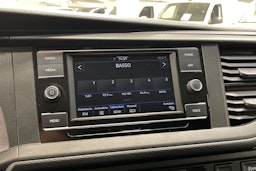 valkoinen Volkswagen Transporter 2021 kuva 16.