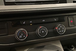 valkoinen Volkswagen Transporter 2021 kuva 17.