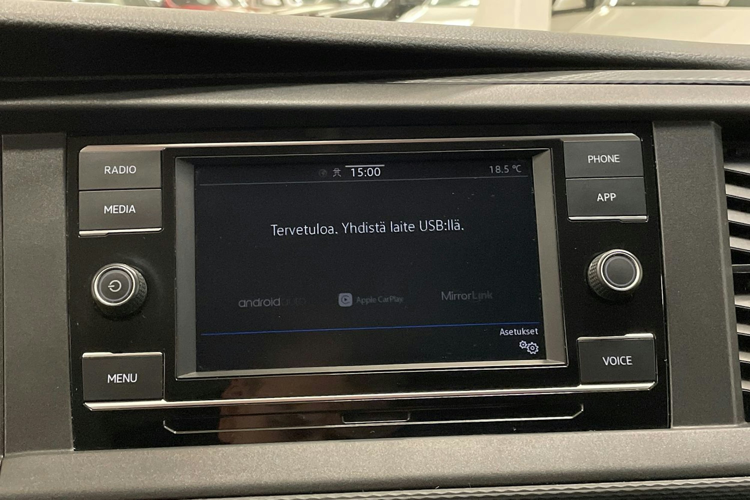 valkoinen Volkswagen Transporter 2021 kuva 20.