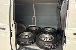 valkoinen Volkswagen Transporter 2021 kuva 13.