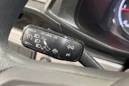 valkoinen Volkswagen Transporter 2021 kuva 16.