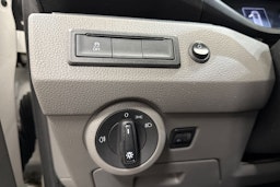 valkoinen Volkswagen Transporter 2021 kuva 17.