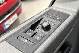 valkoinen Volkswagen Transporter 2021 kuva 18.