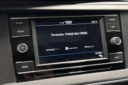 valkoinen Volkswagen Transporter 2021 kuva 19.