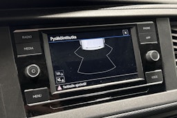 valkoinen Volkswagen Transporter 2021 kuva 20.