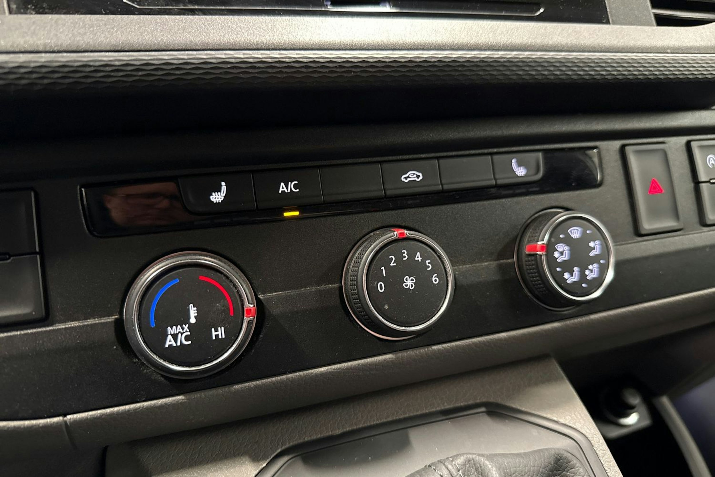 valkoinen Volkswagen Transporter 2021 kuva 21.