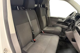 valkoinen Volkswagen Transporter 2021 kuva 11.