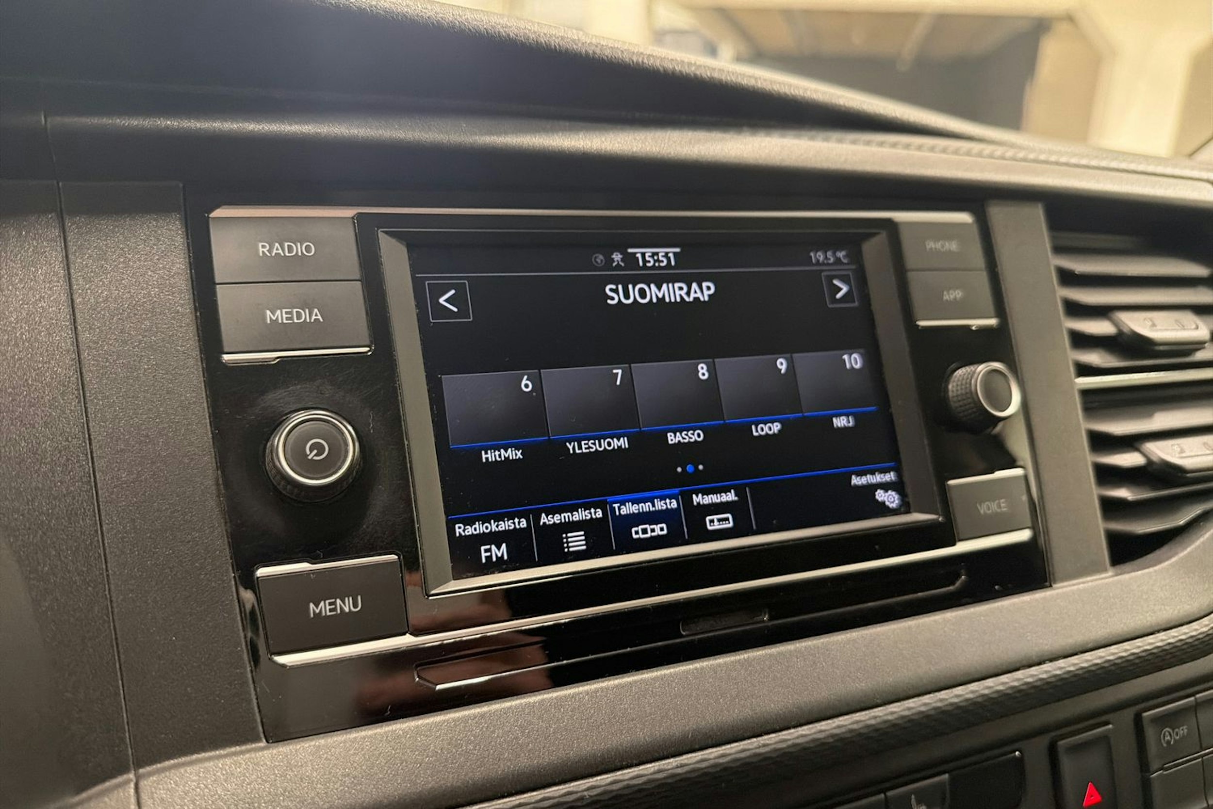 valkoinen Volkswagen Transporter 2021 kuva 13.