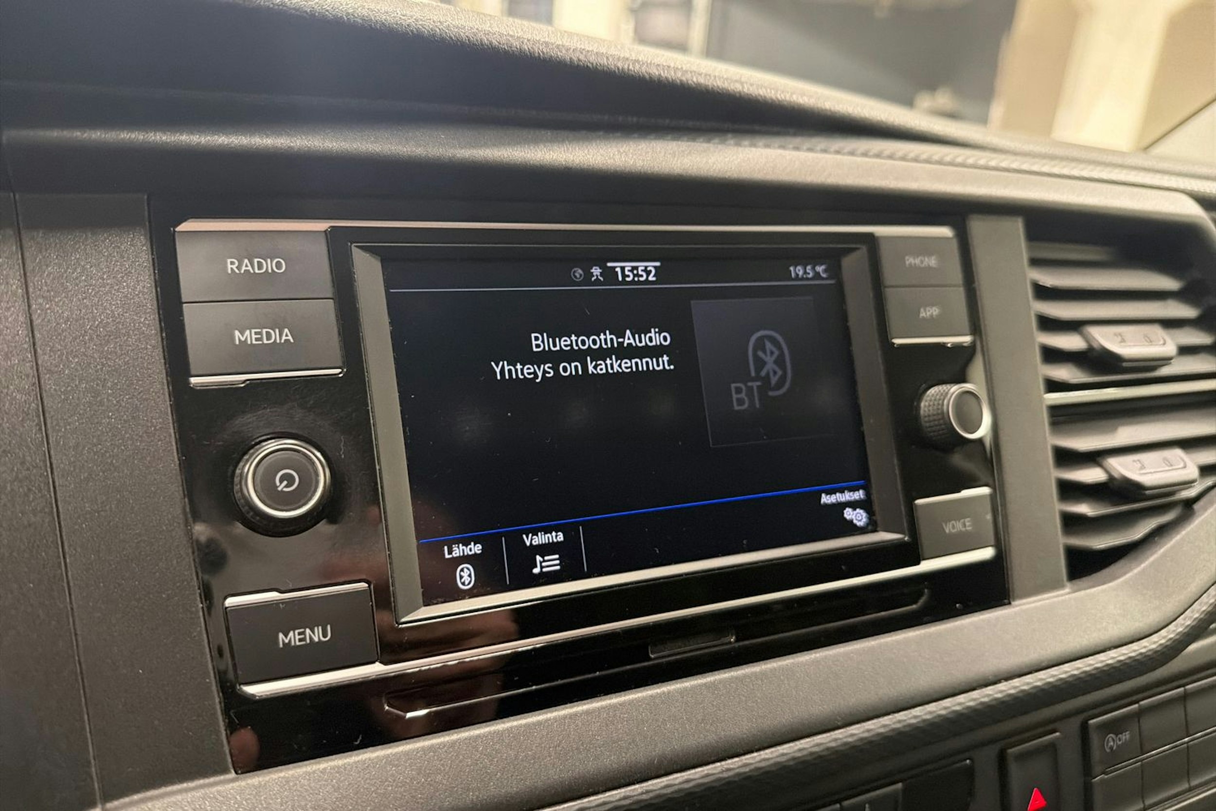 valkoinen Volkswagen Transporter 2021 kuva 16.