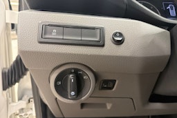 valkoinen Volkswagen Transporter 2021 kuva 20.