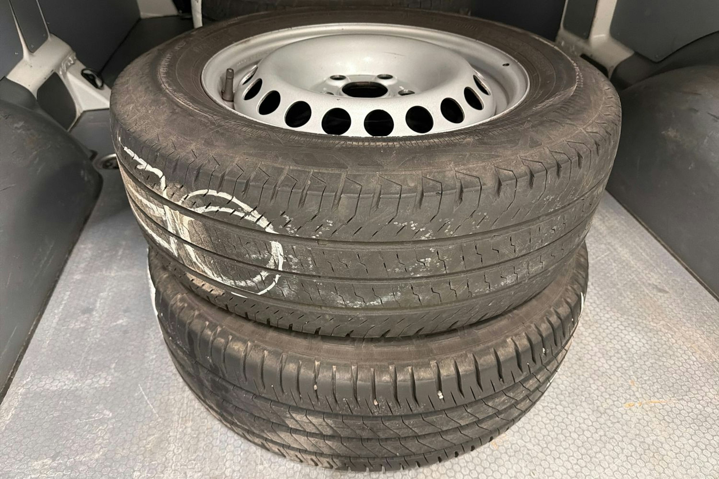 valkoinen Volkswagen Transporter 2021 kuva 23.