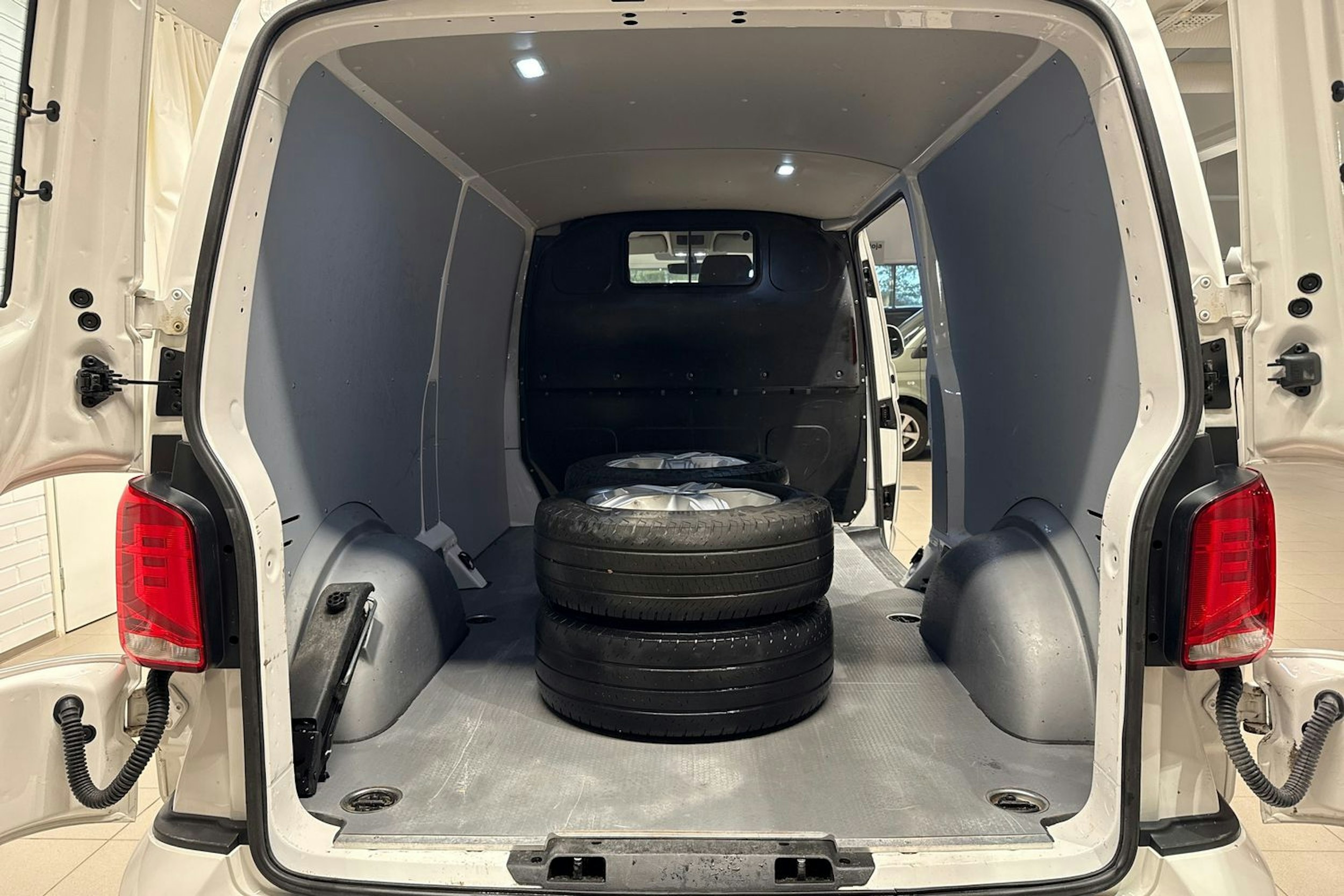 Valkoinen Volkswagen TRANSPORTER 2021 kuva 14.