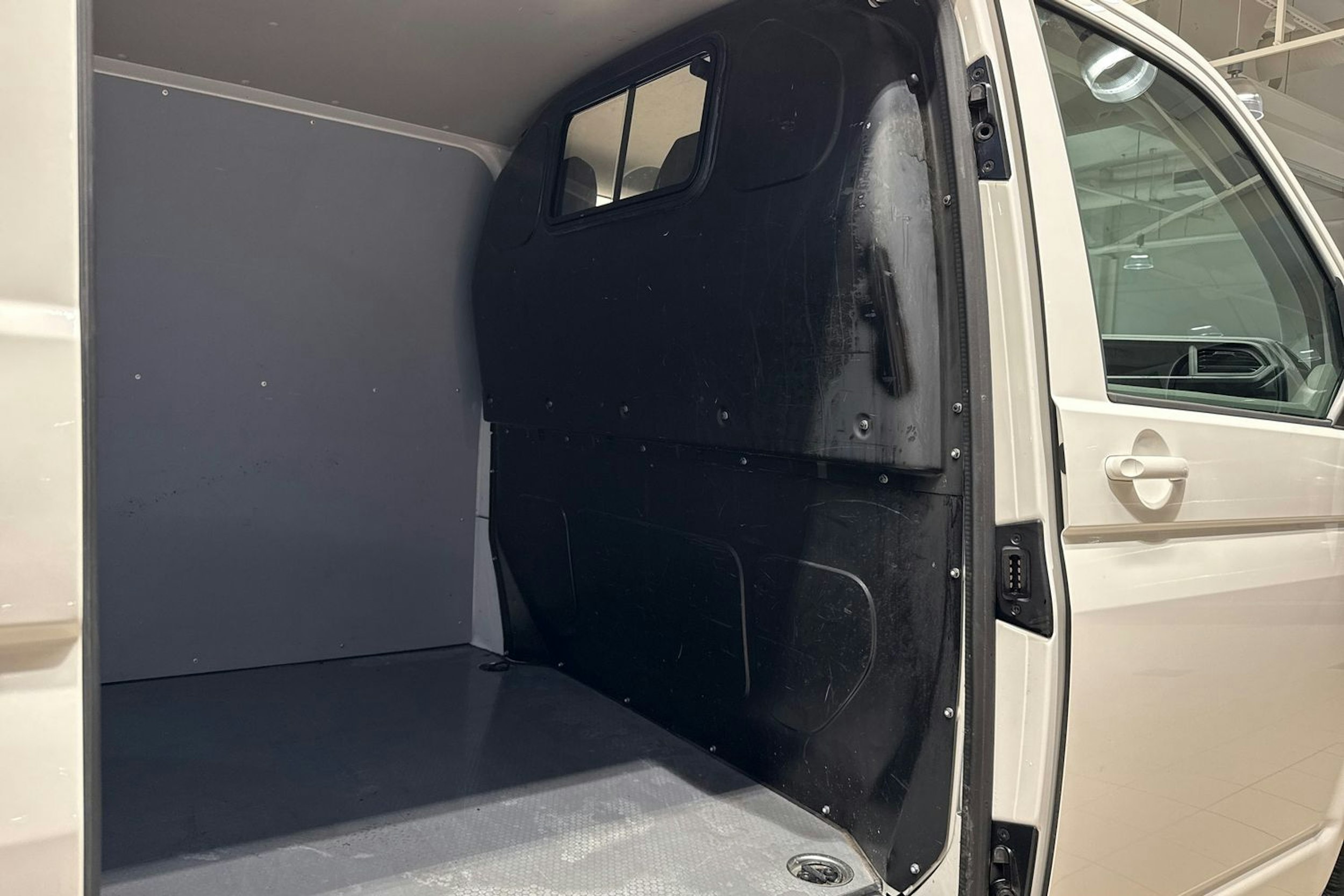 Valkoinen Volkswagen TRANSPORTER 2021 kuva 16.