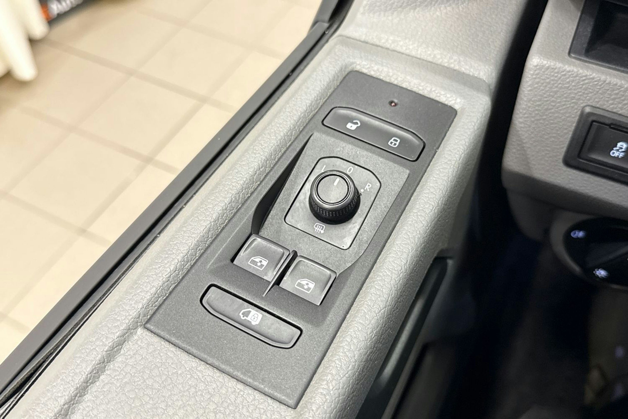 Valkoinen Volkswagen TRANSPORTER 2021 kuva 26.