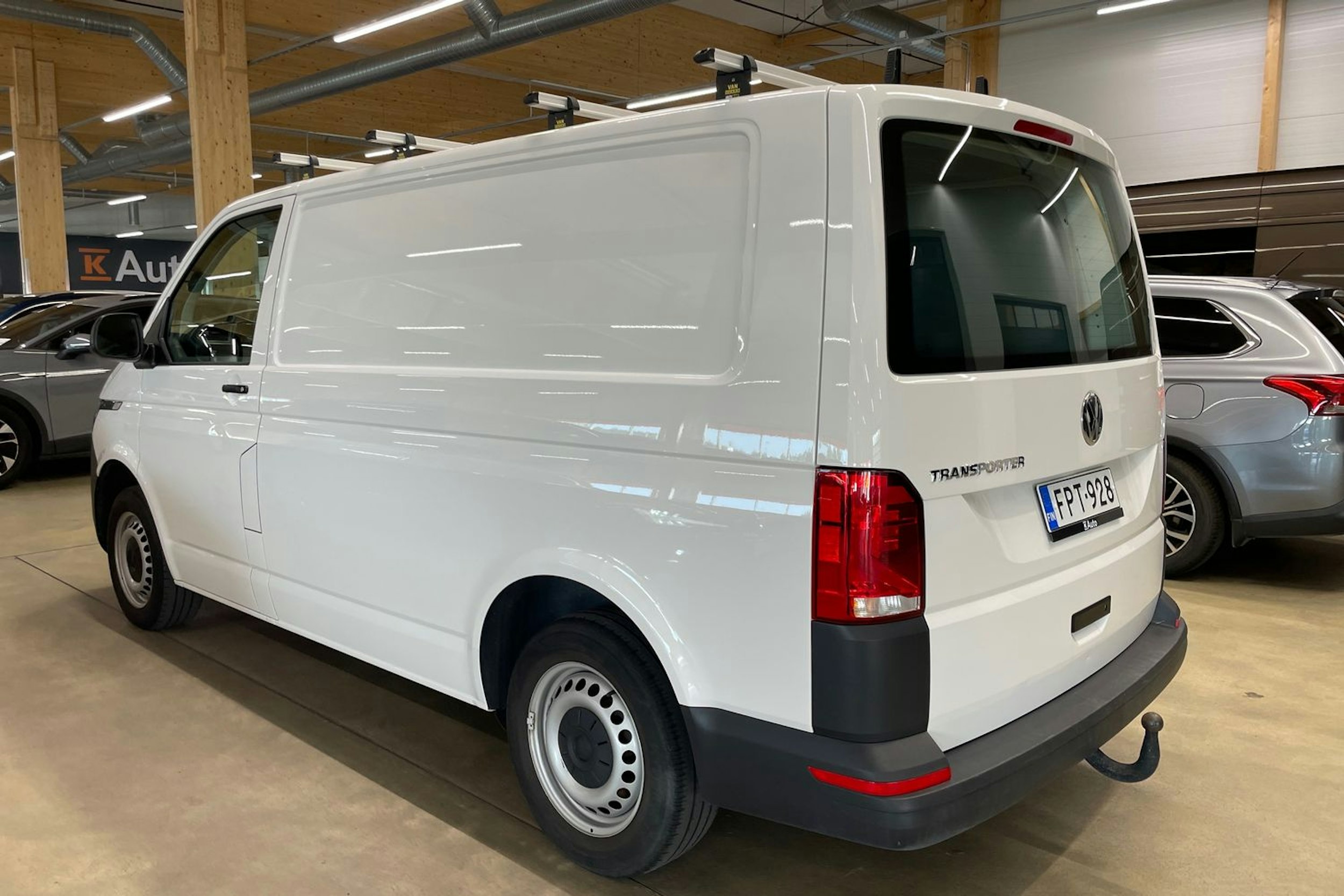valkoinen Volkswagen Transporter 2021 kuva 14.