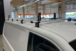 valkoinen Volkswagen Transporter 2021 kuva 19.