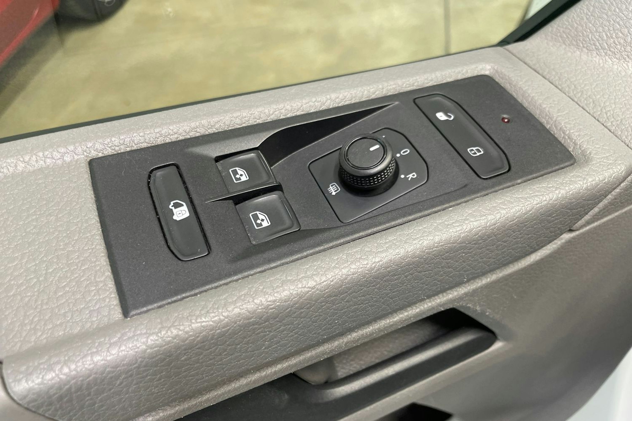 valkoinen Volkswagen Transporter 2021 kuva 22.