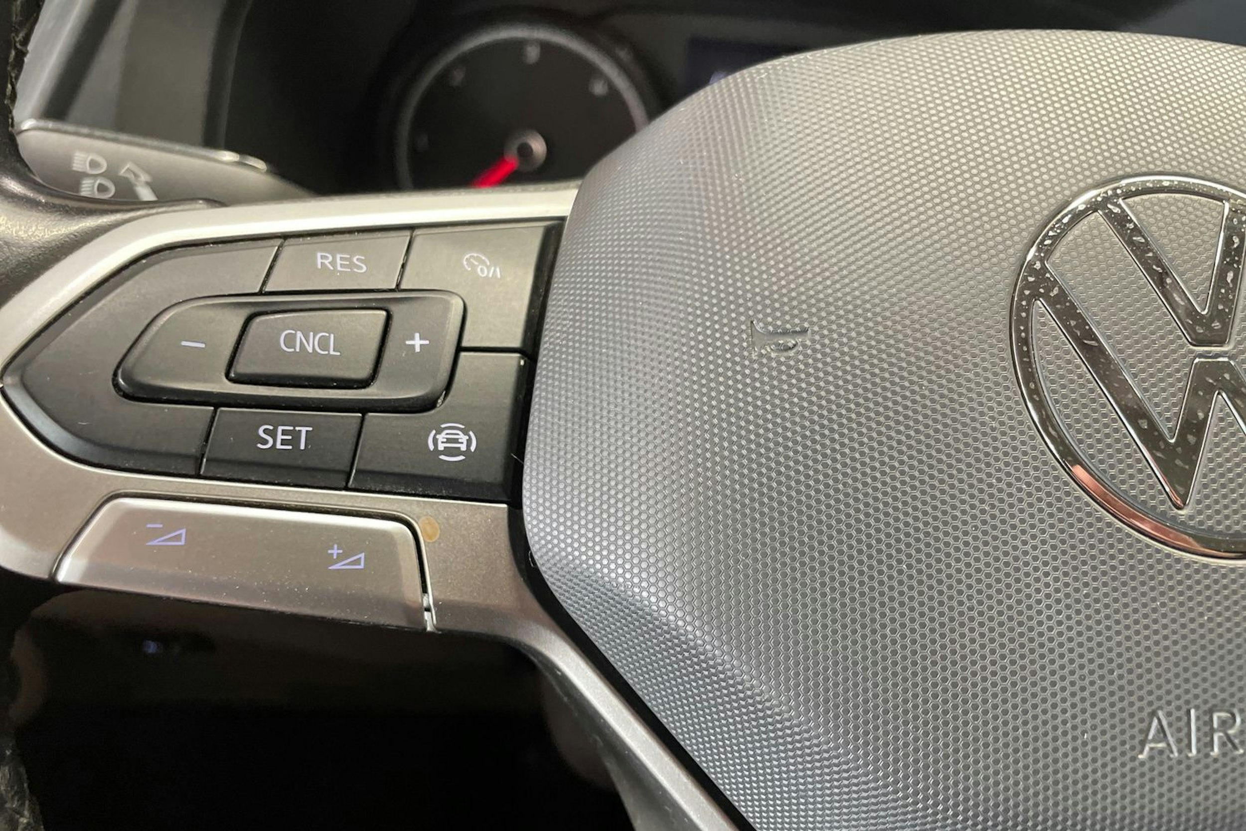 valkoinen Volkswagen Transporter 2021 kuva 27.